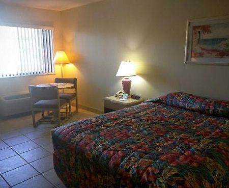 Cypress Cove Nudist Resort Poinciana Eksteriør billede