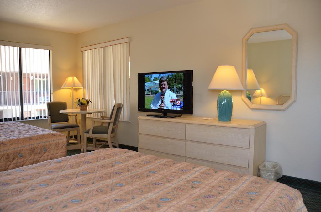 Cypress Cove Nudist Resort Poinciana Værelse billede