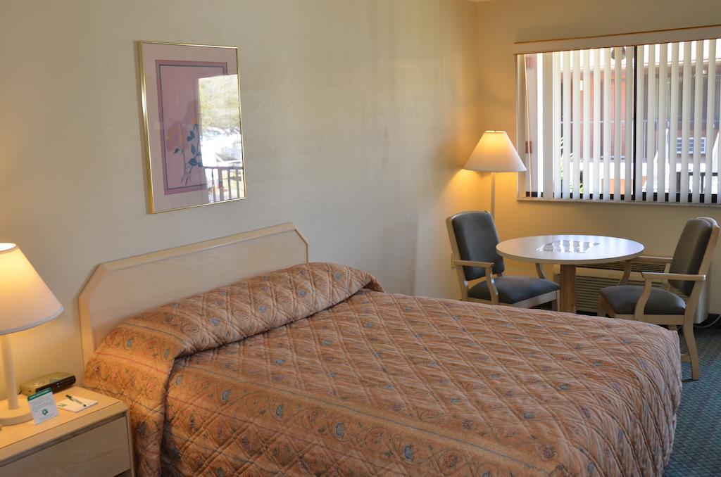 Cypress Cove Nudist Resort Poinciana Værelse billede