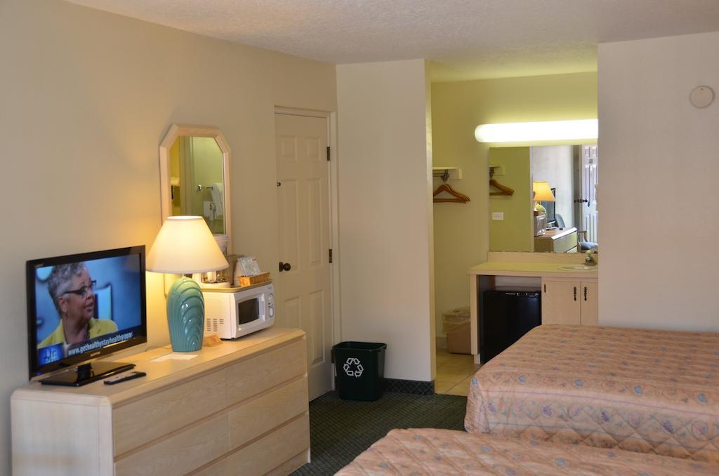 Cypress Cove Nudist Resort Poinciana Værelse billede