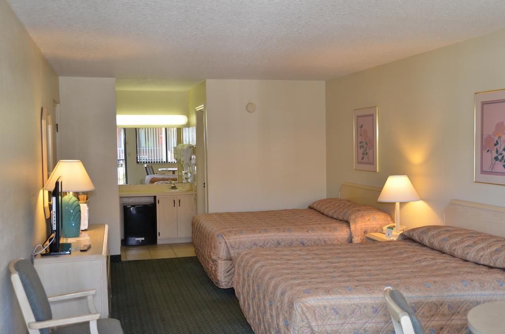 Cypress Cove Nudist Resort Poinciana Værelse billede