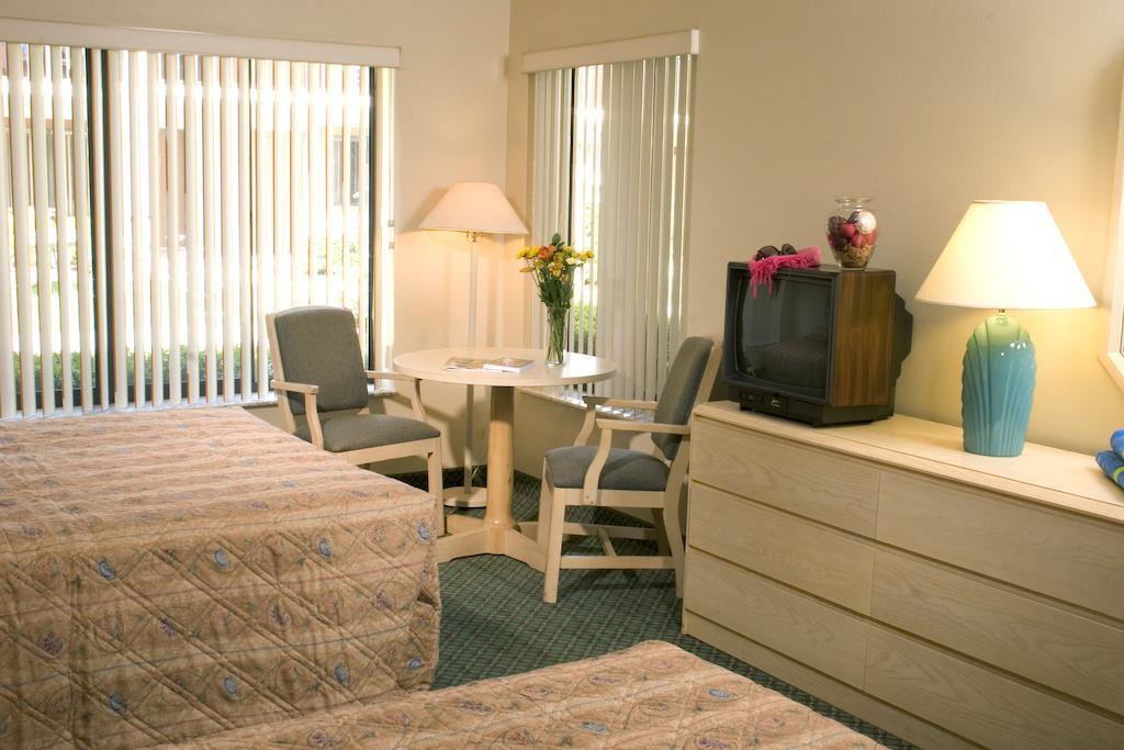 Cypress Cove Nudist Resort Poinciana Eksteriør billede
